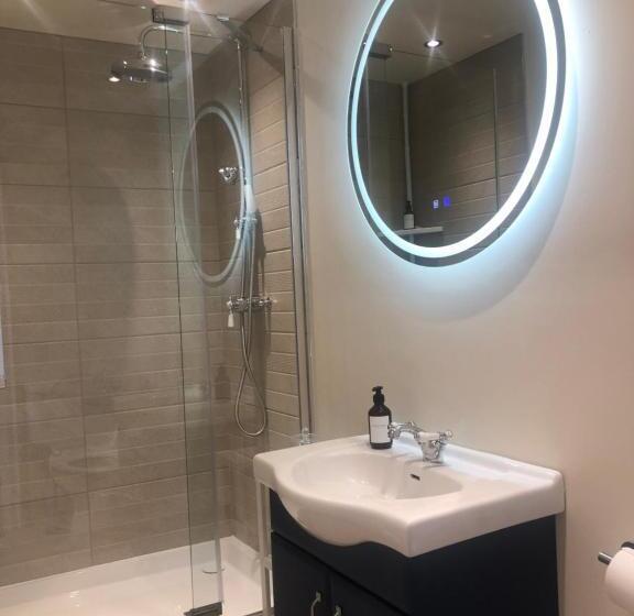 مبيت وإفطار Helmsman Guesthouse