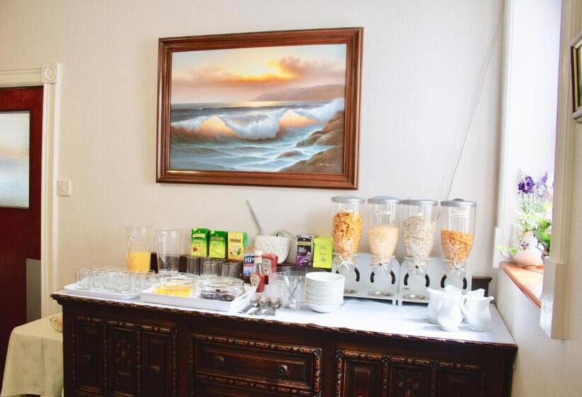 مبيت وإفطار Helmsman Guesthouse