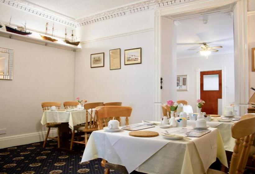 مبيت وإفطار Helmsman Guesthouse