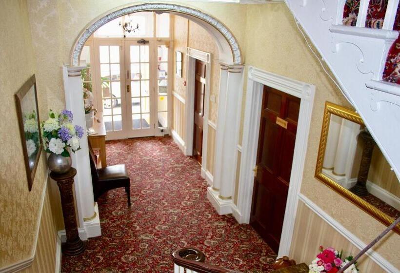 مبيت وإفطار Helmsman Guesthouse