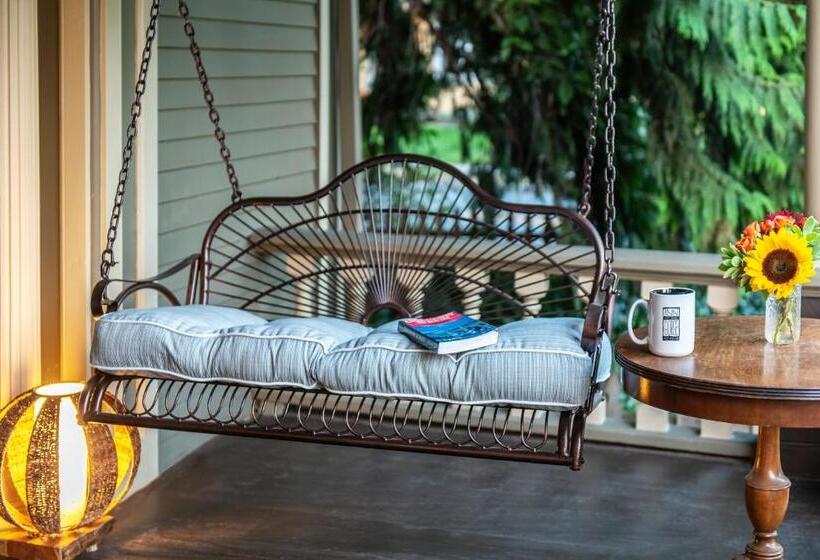 민박 Inn At The Gorge