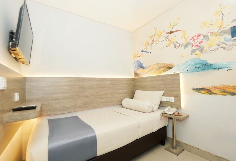 ホテル Front One Cabin Slamet Riyadi Solo