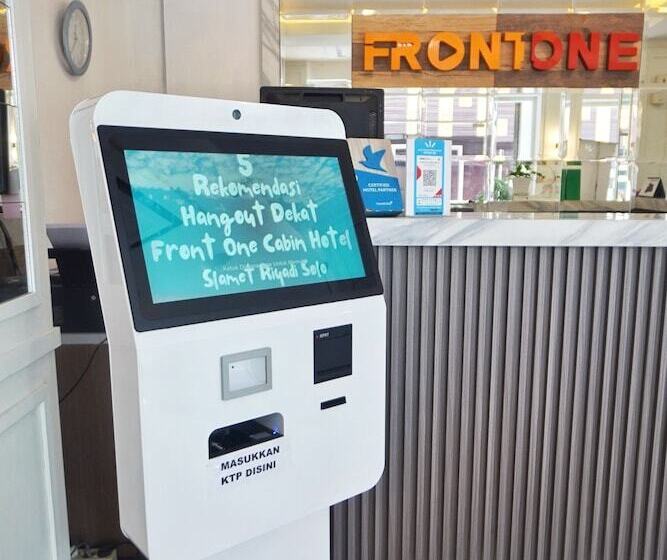 ホテル Front One Cabin Slamet Riyadi Solo