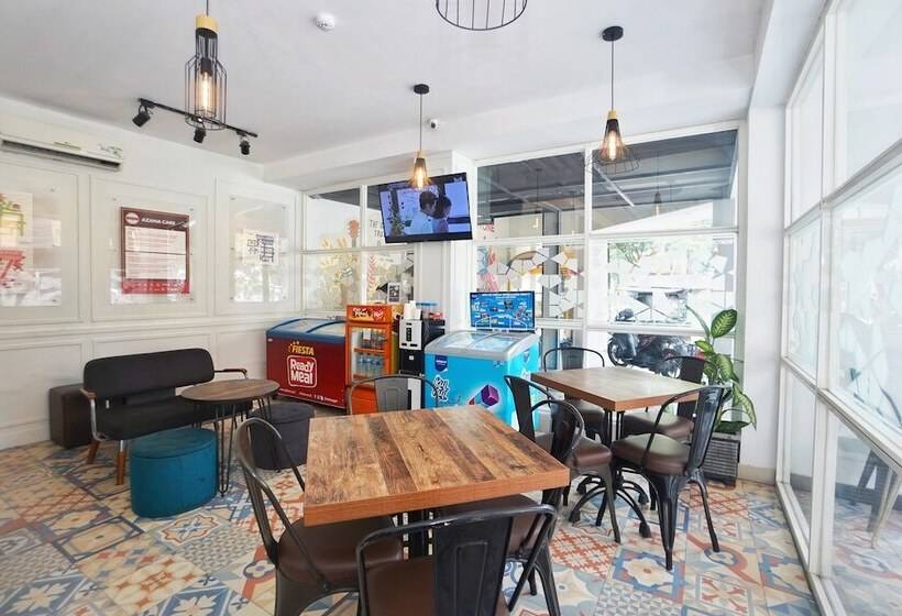 ホテル Front One Cabin Slamet Riyadi Solo