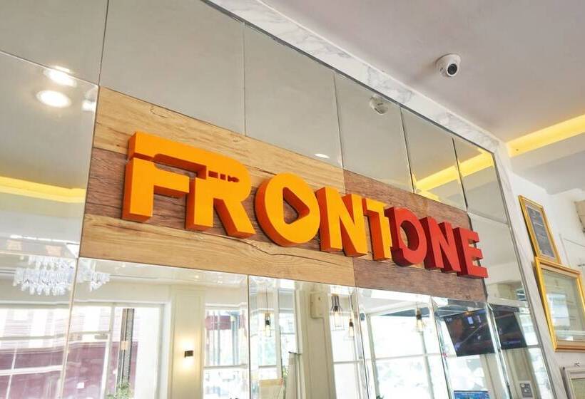 ホテル Front One Cabin Slamet Riyadi Solo