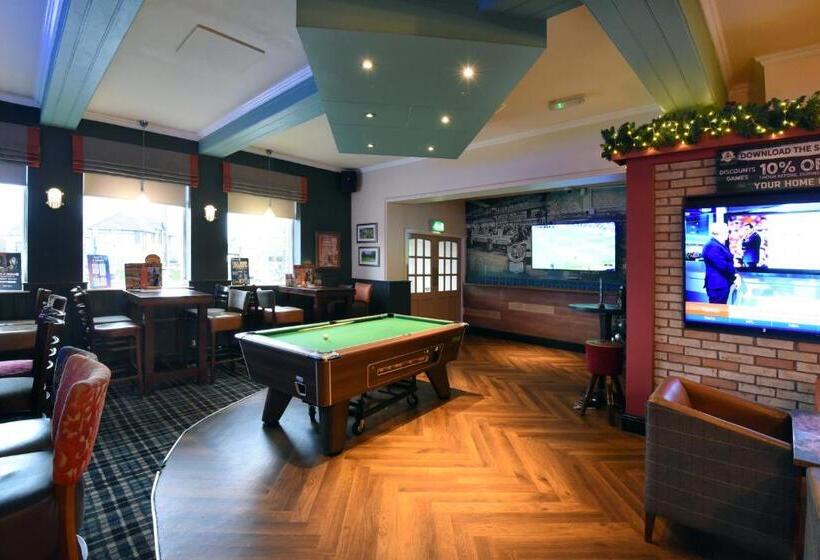 Отель Royal Oak By Greene King Inns