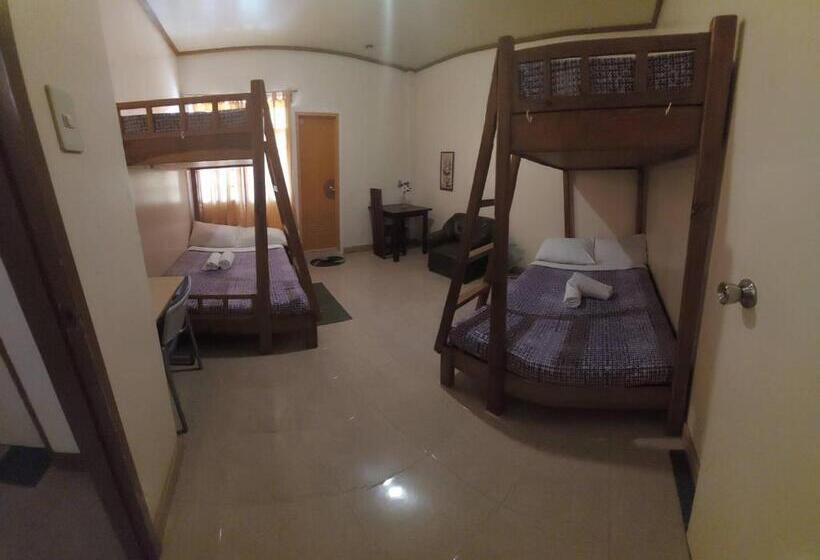 Отель Rusty Nail Inn And Cafe