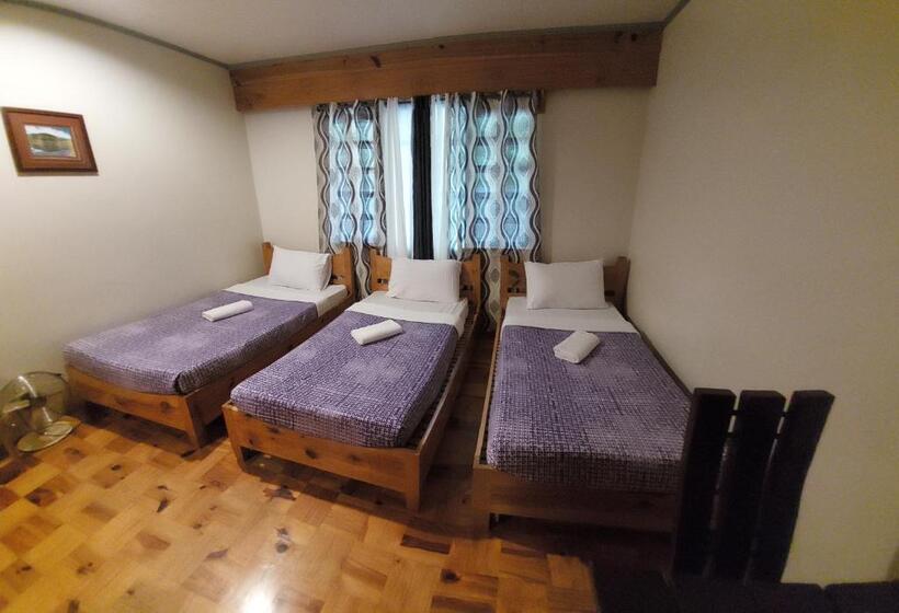 Отель Rusty Nail Inn And Cafe