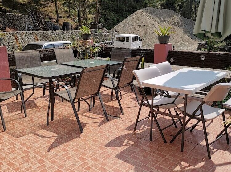 Отель Rusty Nail Inn And Cafe