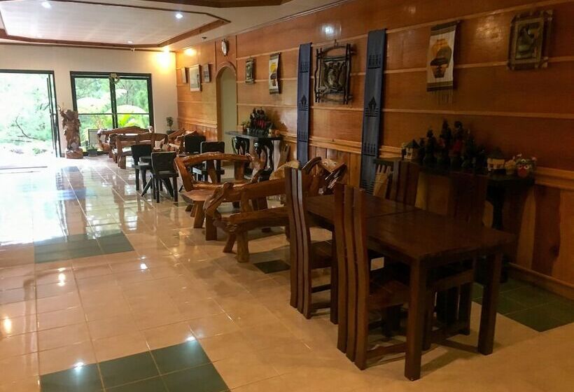 Отель Rusty Nail Inn And Cafe