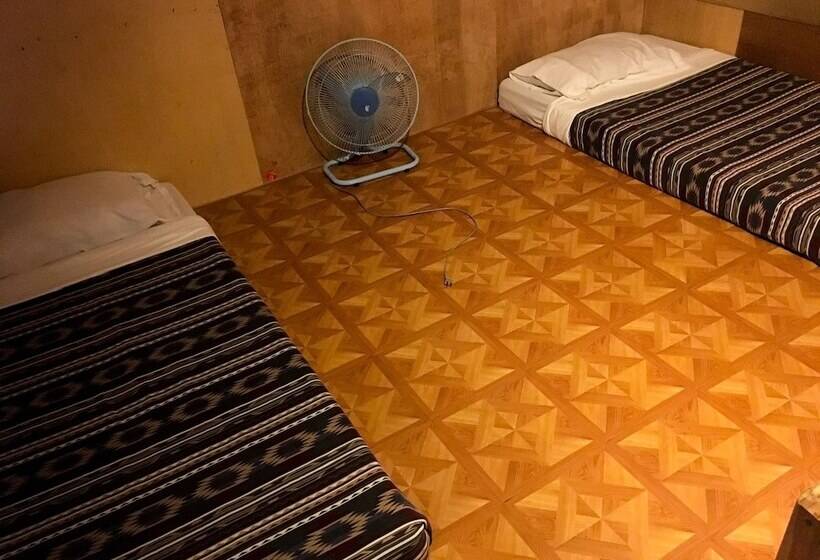 Отель Rusty Nail Inn And Cafe