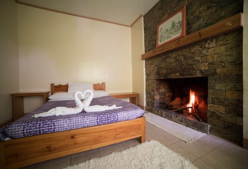 Отель Rusty Nail Inn And Cafe