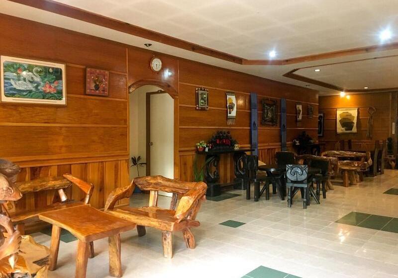 Отель Rusty Nail Inn And Cafe