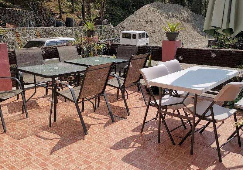 Отель Rusty Nail Inn And Cafe