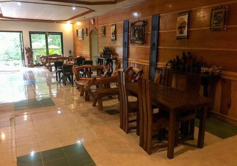 Отель Rusty Nail Inn And Cafe