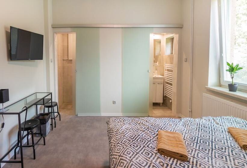 膳宿费 Penzion Moon