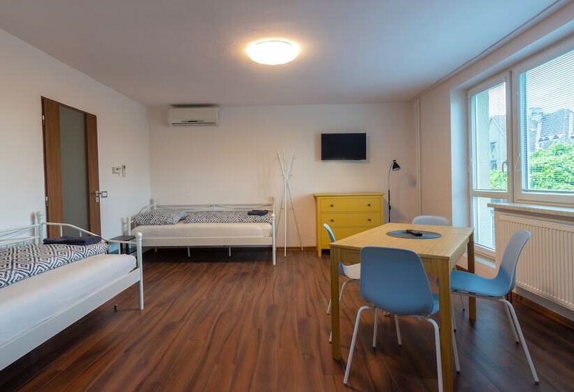 膳宿费 Penzion Moon