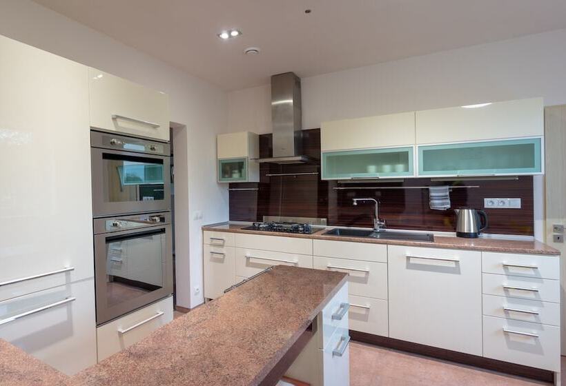 膳宿费 Penzion Moon