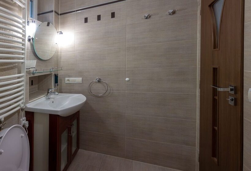 膳宿费 Penzion Moon