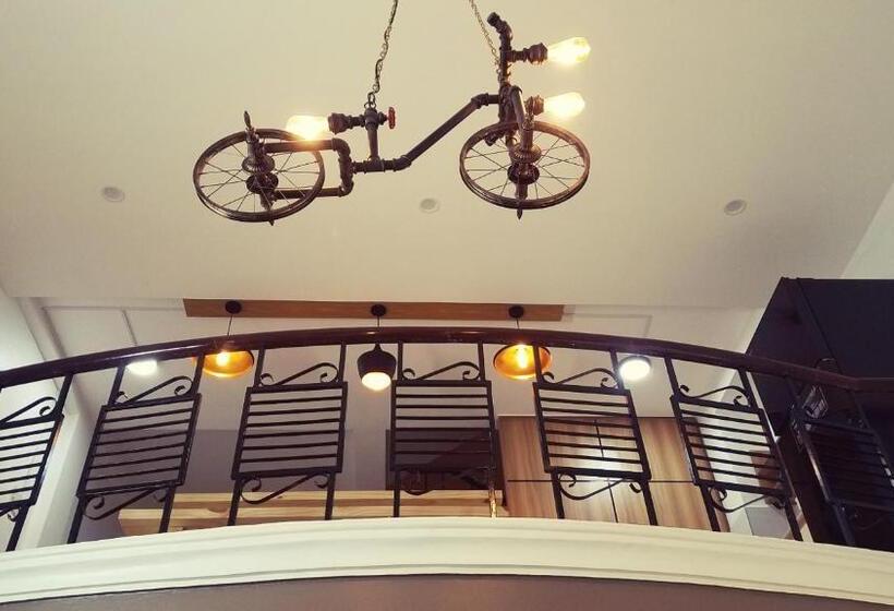 Stay Hostel 300m From The Ferry