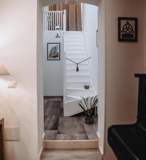 تختخواب و صبحانه Aleandre