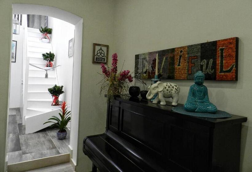 تختخواب و صبحانه Aleandre