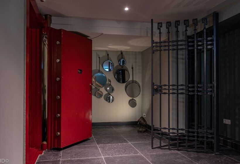 Finch Boutique Hotel, Downtown