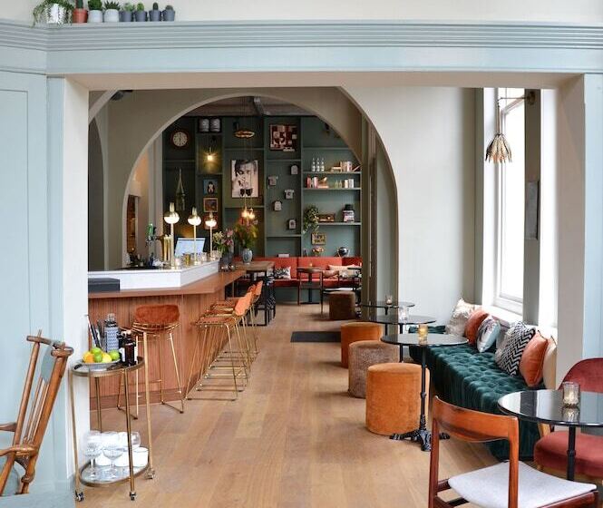 Finch Boutique Hotel, Downtown