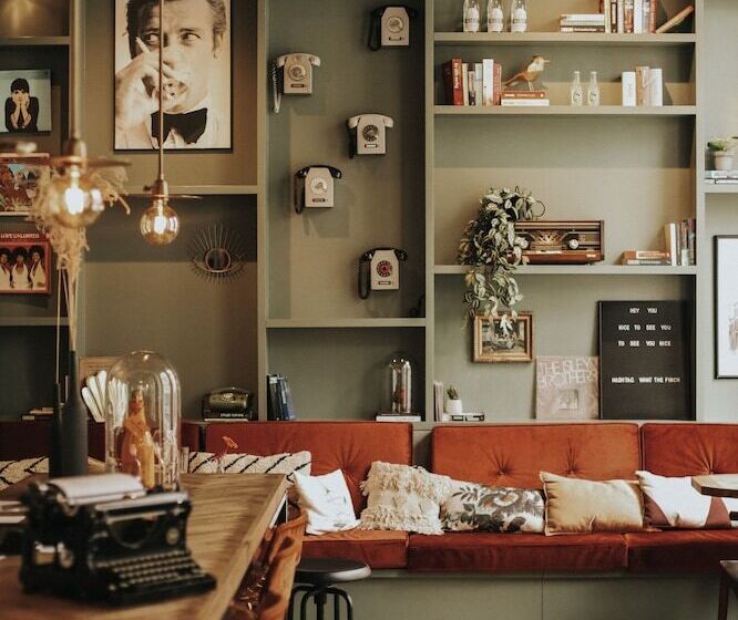 Finch Boutique Hotel, Downtown