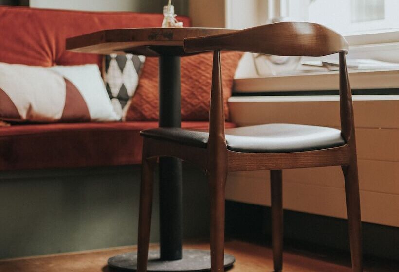 Finch Boutique Hotel, Downtown