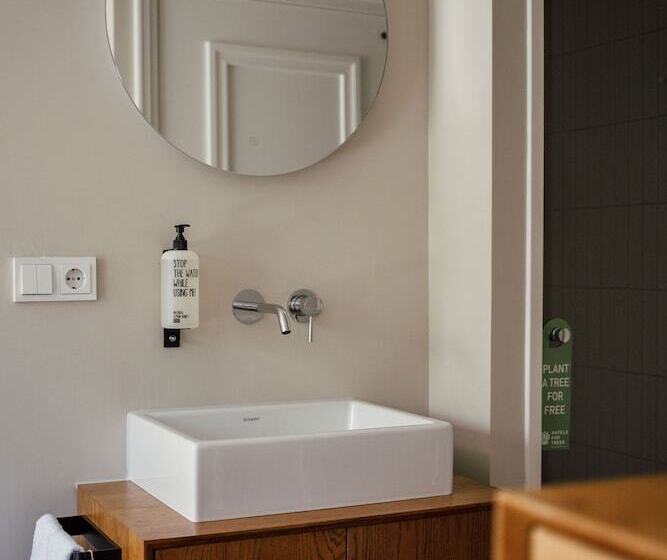 Finch Boutique Hotel, Downtown