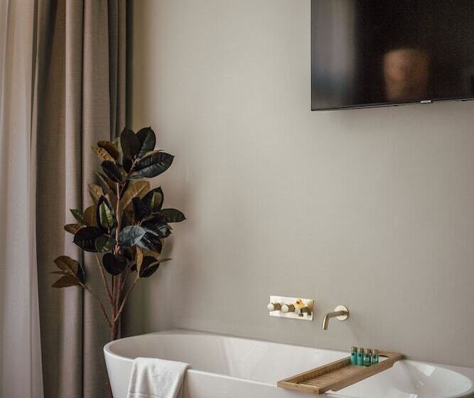 Finch Boutique Hotel, Downtown