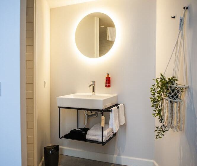 Finch Boutique Hotel, Downtown