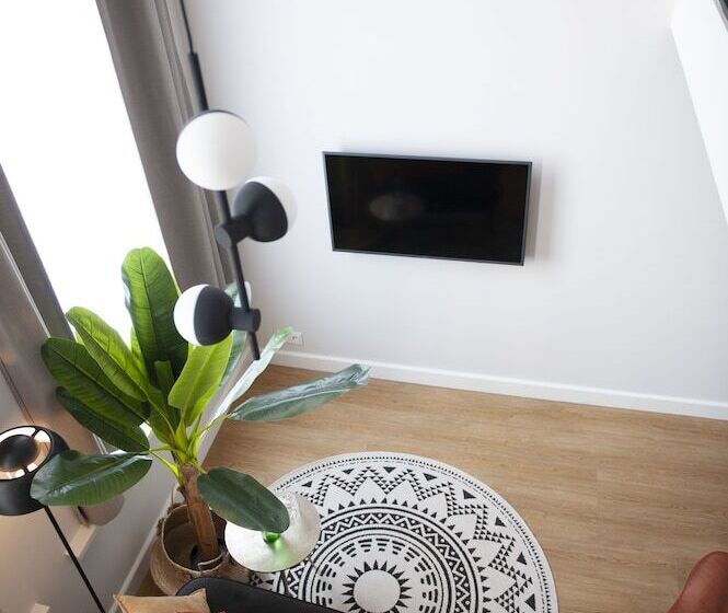 Finch Boutique Hotel, Downtown