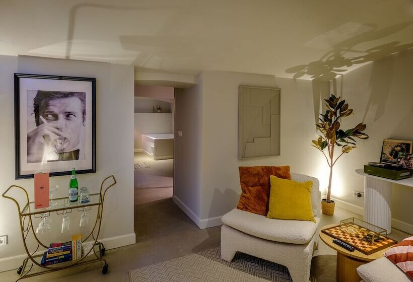 Finch Boutique Hotel, Downtown