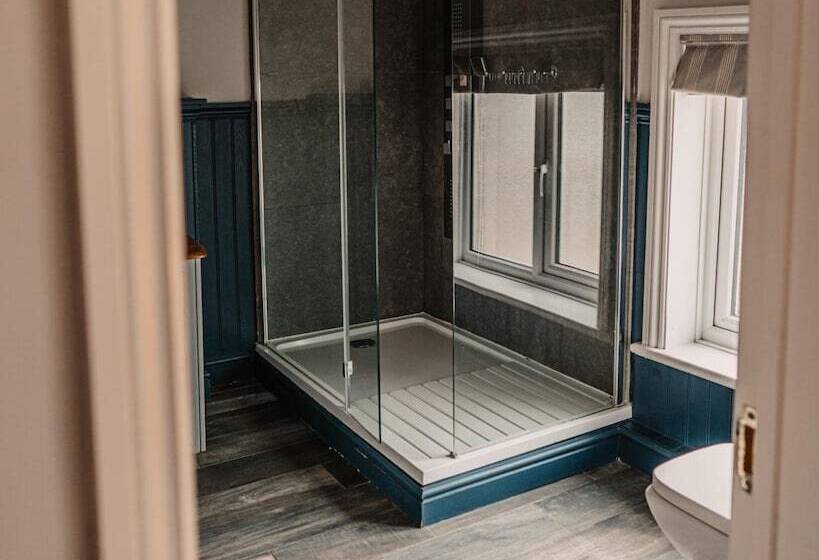 فندق The Ship Inn