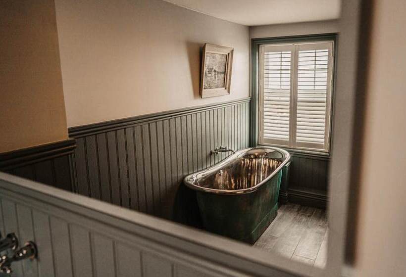 فندق The Ship Inn