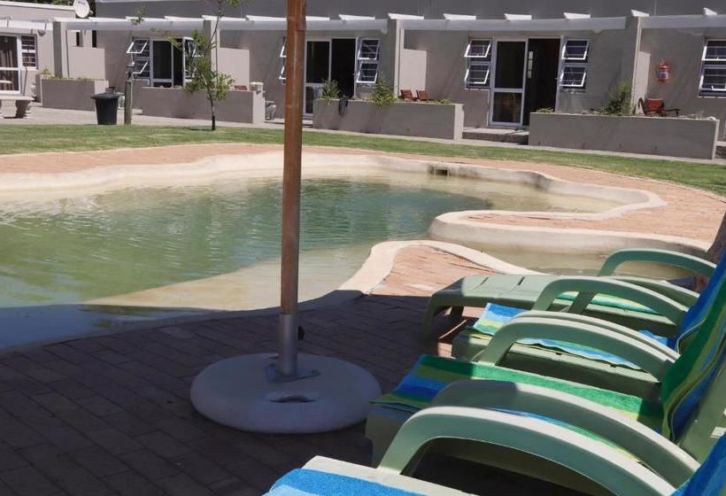 بنسيون The Village Guesthouse