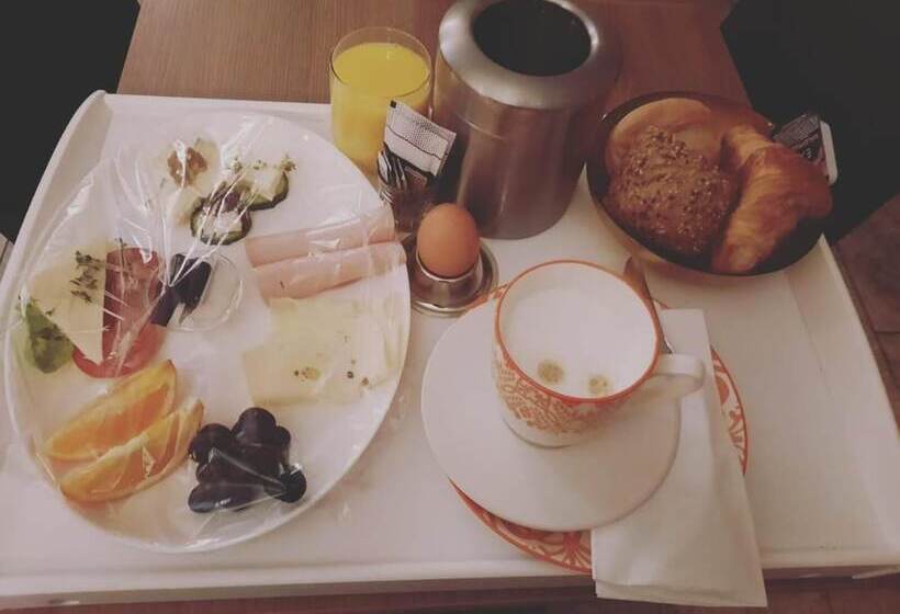 Stadthotel Am Adenauerplatz