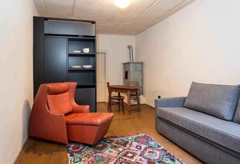 تختخواب و صبحانه Goldenstern Townhouse