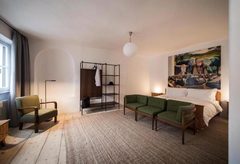 تختخواب و صبحانه Goldenstern Townhouse