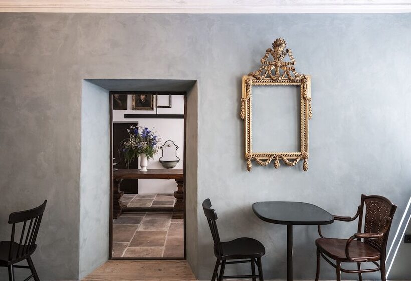 تختخواب و صبحانه Goldenstern Townhouse
