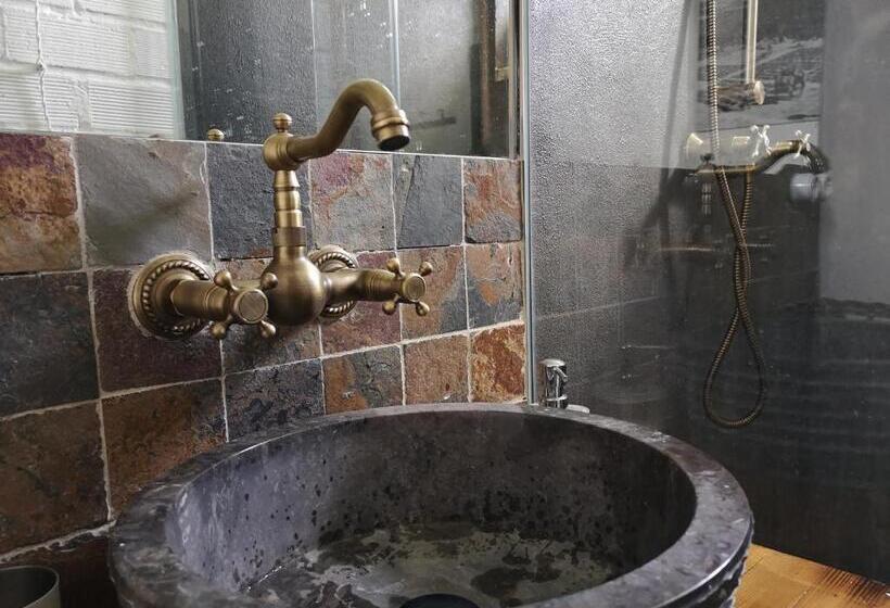 تختخواب و صبحانه La Bendita Locura