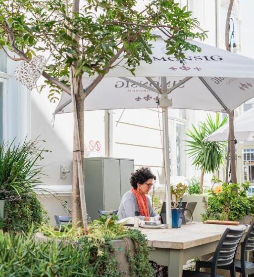 مبيت وإفطار The Willets Boutique