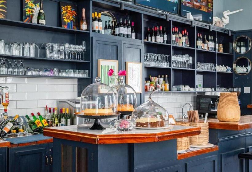 مبيت وإفطار The Willets Boutique