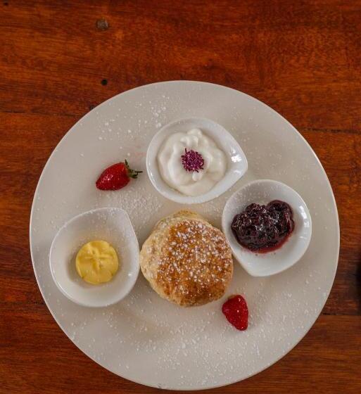 مبيت وإفطار The Willets Boutique