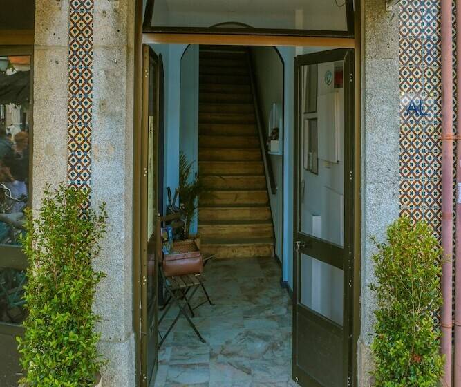 Caminha Hostel & Suites