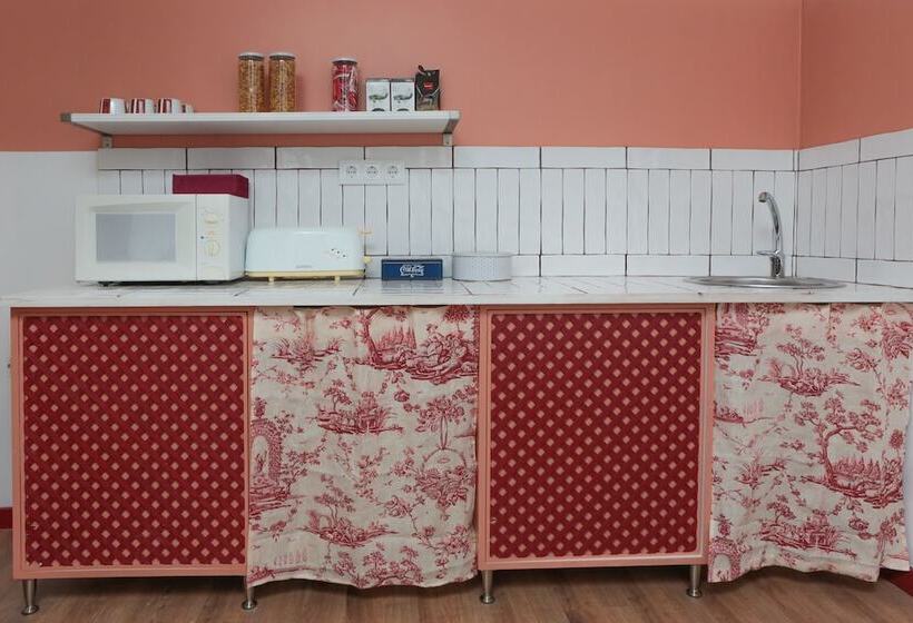 Caminha Hostel & Suites