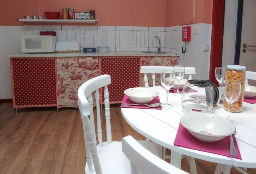 Caminha Hostel & Suites