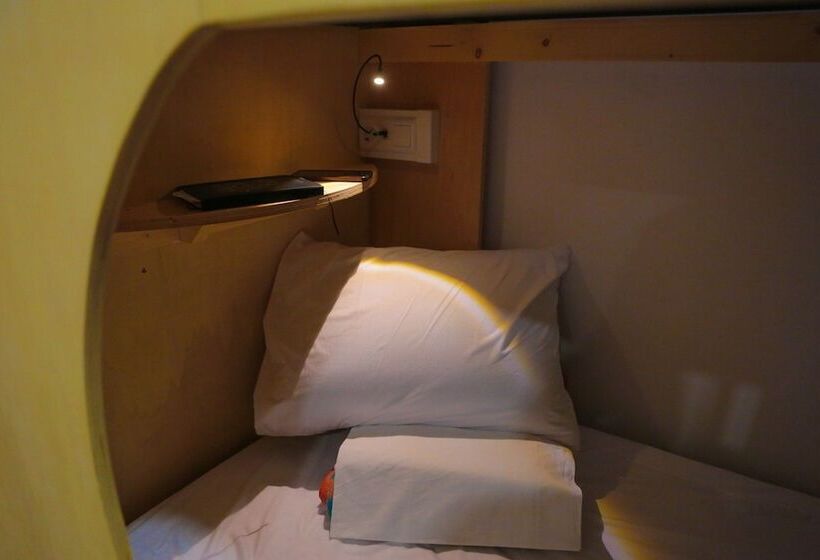 Caminha Hostel & Suites